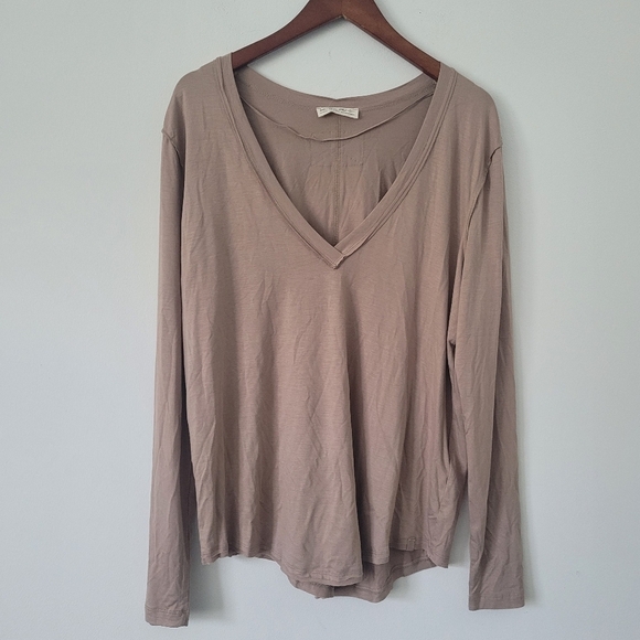 We the Free Long Sleeve Deep V-Neckline Pullover Top Size XL in Cream - Picture 2 of 9